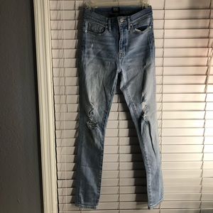 SALE ⚠️ BDG Twig High Rise Distressed Jeans